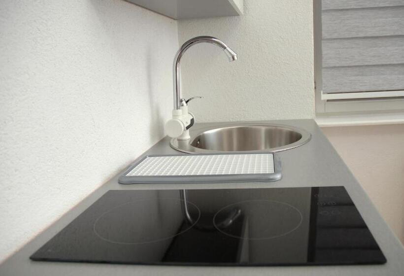 استودیوی استاندارد, Apartments Seyda
