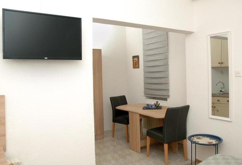 استودیوی استاندارد, Apartments Seyda