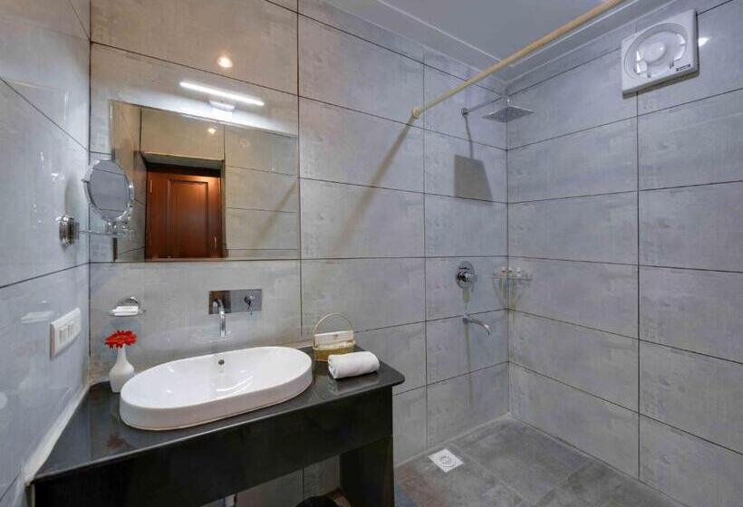 标准间带阳台, Merak Resort  Bhimtal
