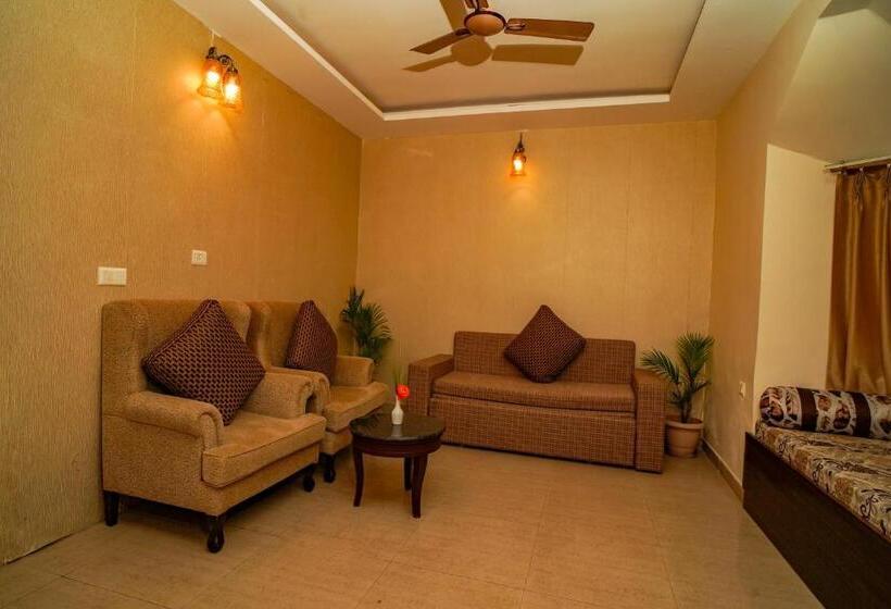 带大床的标准间, Merak Resort  Bhimtal