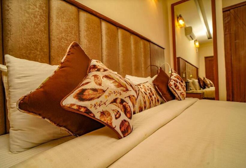 اتاق استاندارد با تخت بزرگ, Merak Resort  Bhimtal