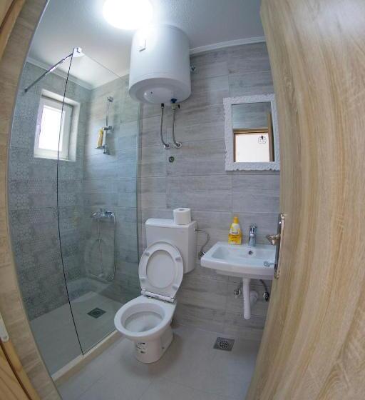 استودیو استاندارد با چشم‌انداز باغ, Apartmani Ogi 1
