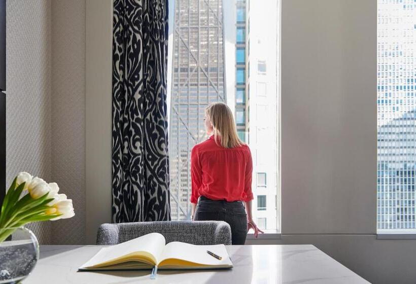 חדר סופריור עם מיטת קינג, Sofitel Chicago Magnificent Mile