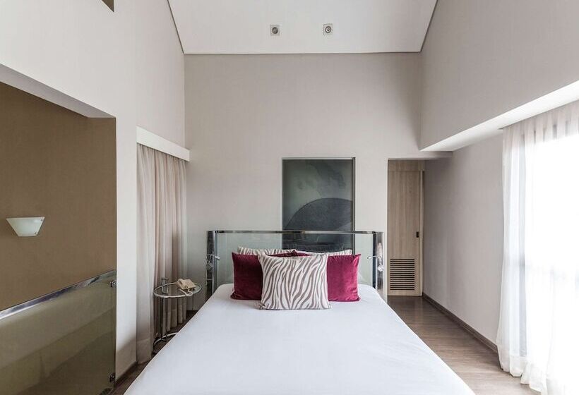 سوییت اجرایی, Mercure Curitiba Batel