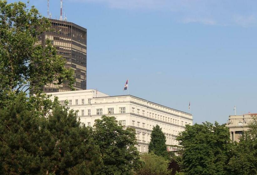 اتاق استاندارد سه تخته با سرویس بهداشتی مشترک, Central Station Private Rooms