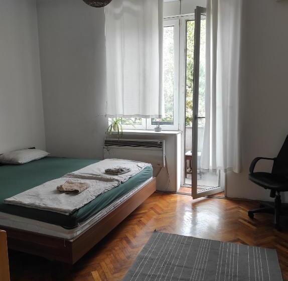 آپارتمان 2 خوابه, Central Station Private Rooms
