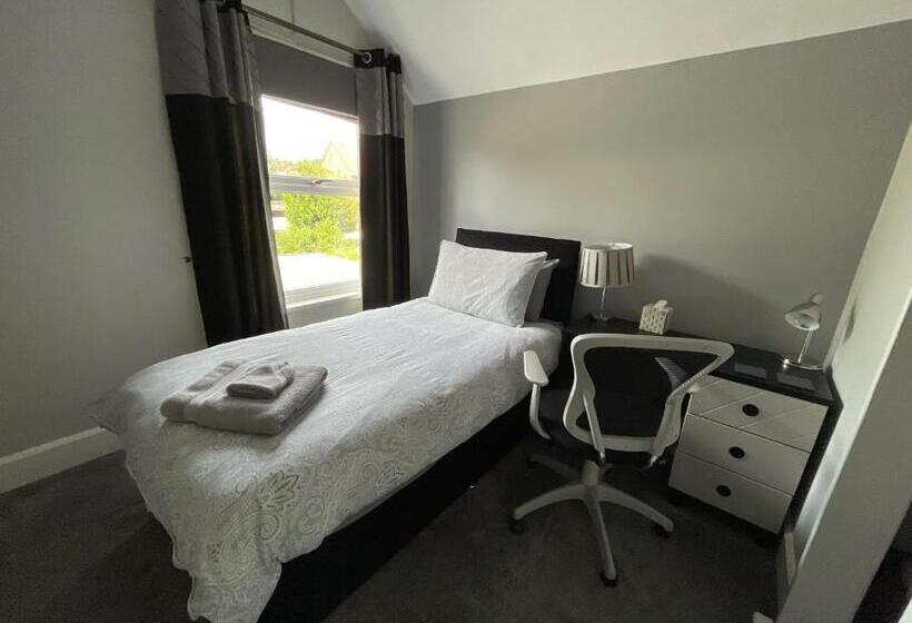 اتاق استاندارد یک نفره, The Clayton Guest House