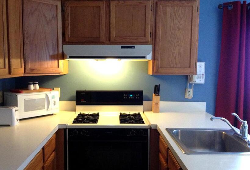 Family Suite, Vinehurst Inn & Suites