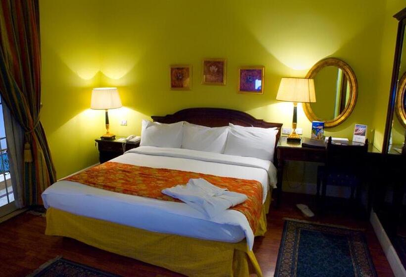 اتاق لوکس با چشم‌انداز دریاچه, Helnan Auberge Fayoum