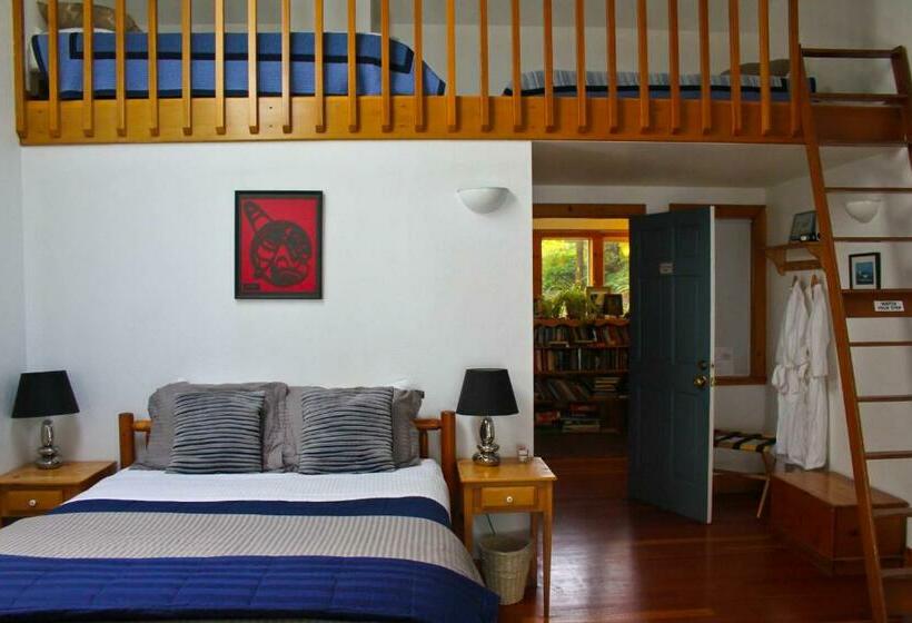 Номер Стандарт с Балконом, Lost Whale Inn