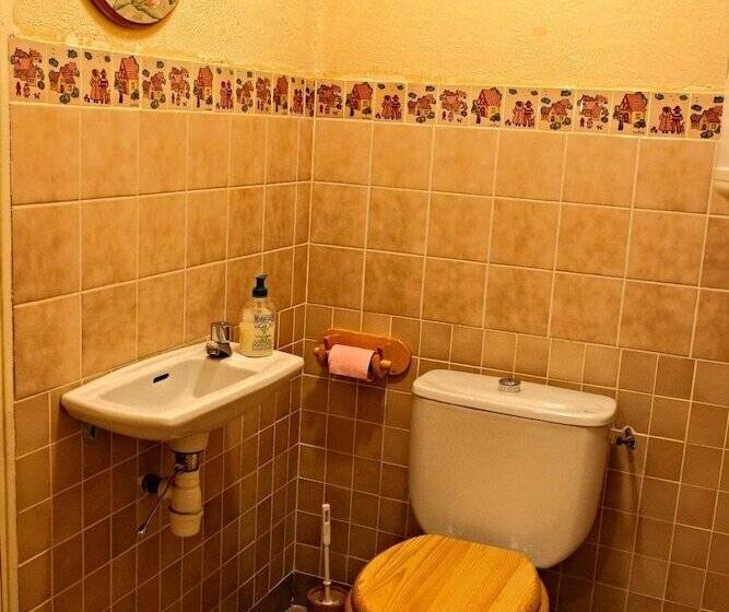 Семейные Апартаменты, The Storyteller Apartment Chateau Le Mur