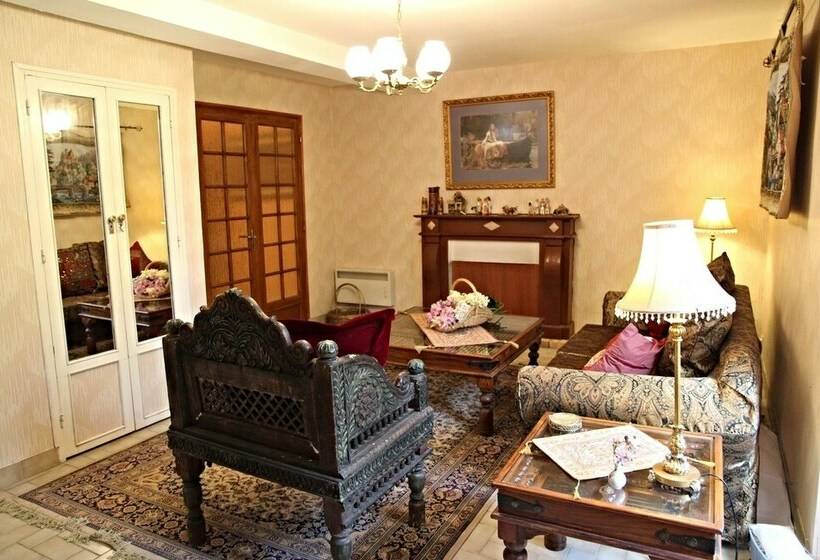 Семейные Апартаменты, The Storyteller Apartment Chateau Le Mur
