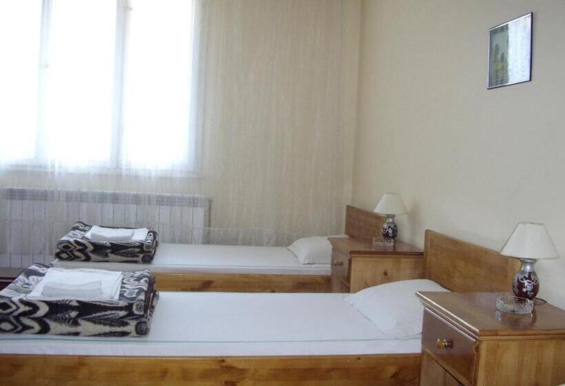 Номер Стандарт Трехместный, Family Hotel May