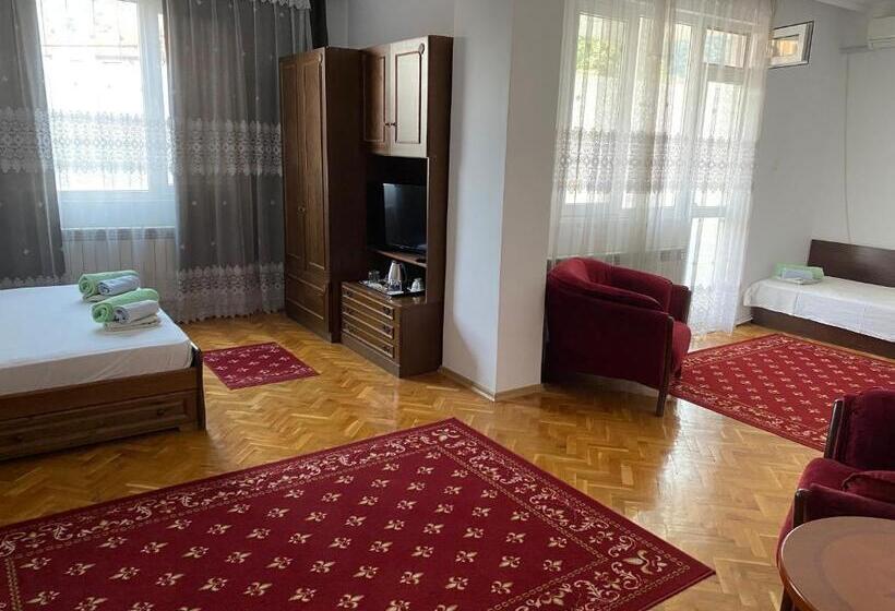 Люкс с Балконом, Family Hotel May