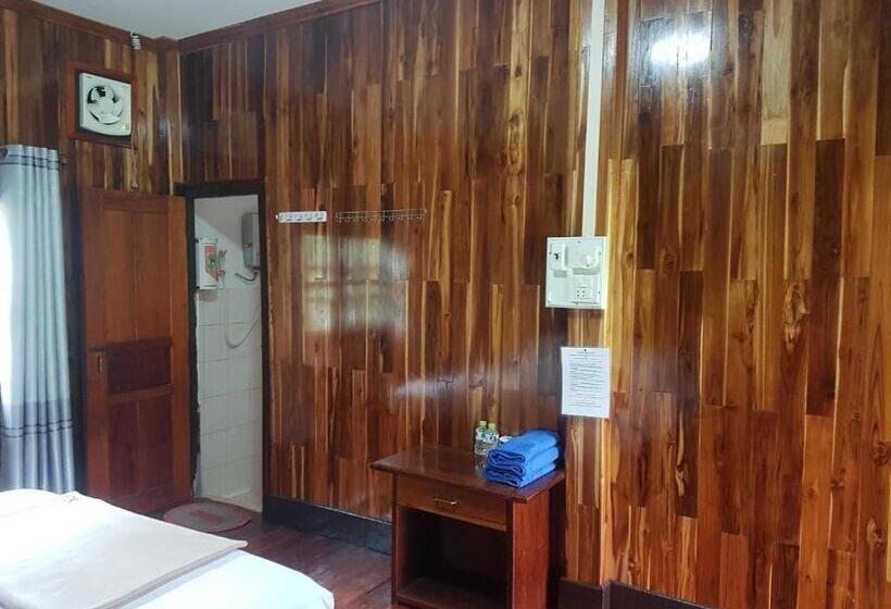 Трехместный Номер Стандарт Вид на Сад, Lattanavongsa Guesthouse And Bungalows