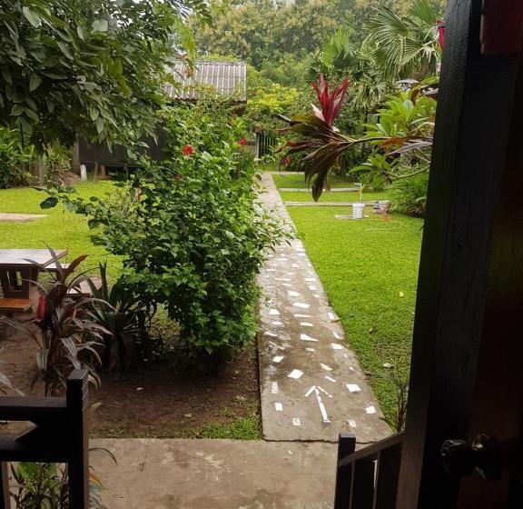 Трехместный Номер Стандарт Вид на Сад, Lattanavongsa Guesthouse And Bungalows