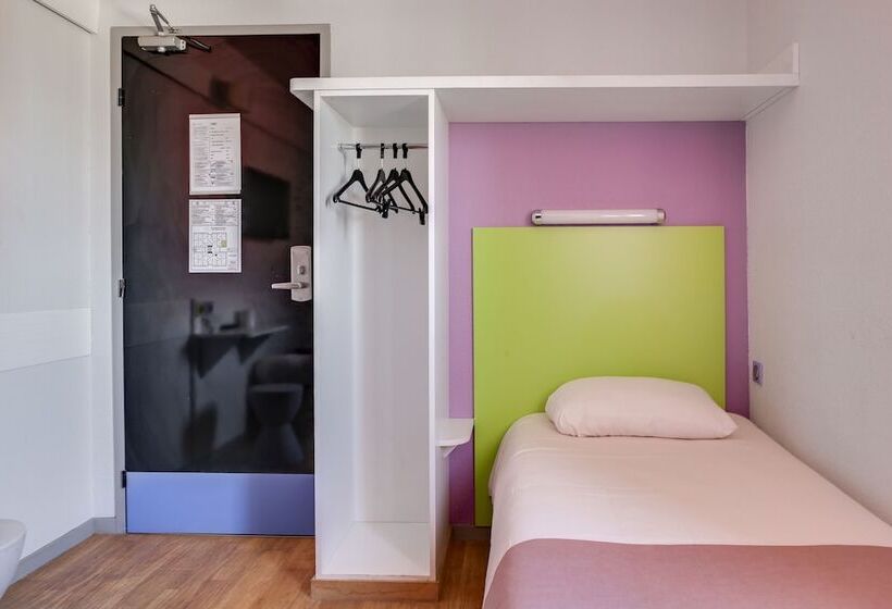 Номер Стандарт Трехместный, Hôtel Valence Sud