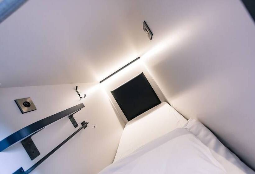 공동 객실, Latroupe Jacobs Inn