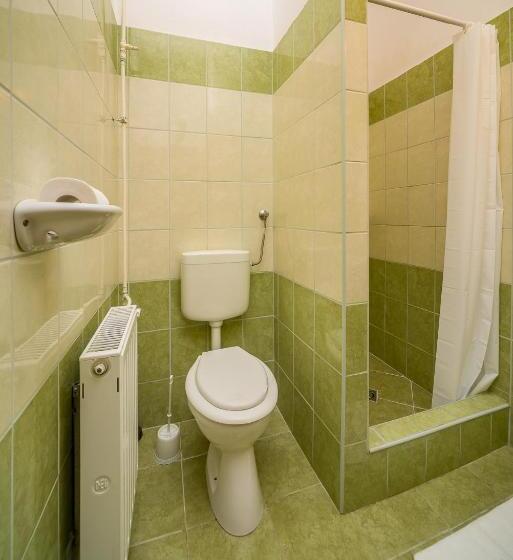 家庭间, Lipicai Hotel és étterem