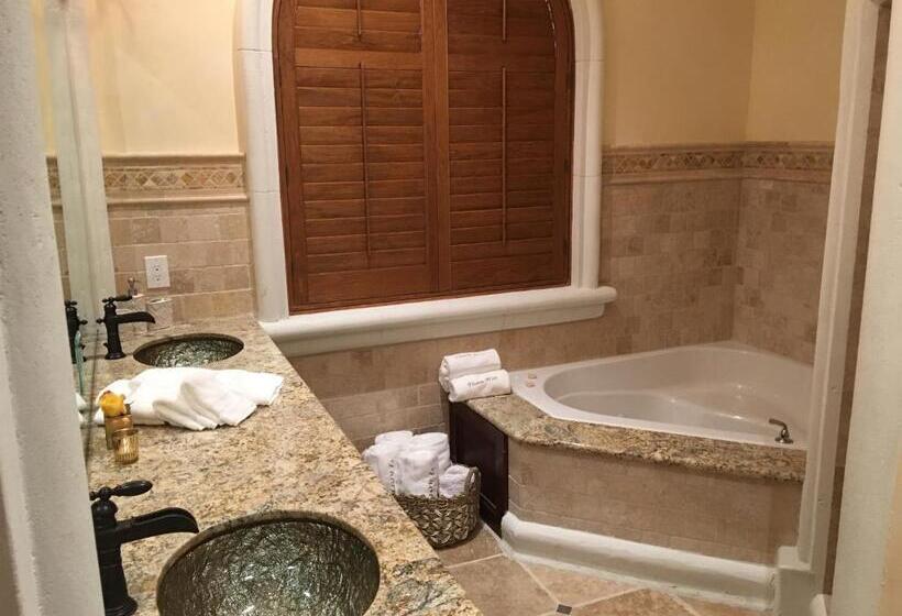 Люкс Deluxe Кровать Кинг, Thorn Hill Vineyards Villa Suites