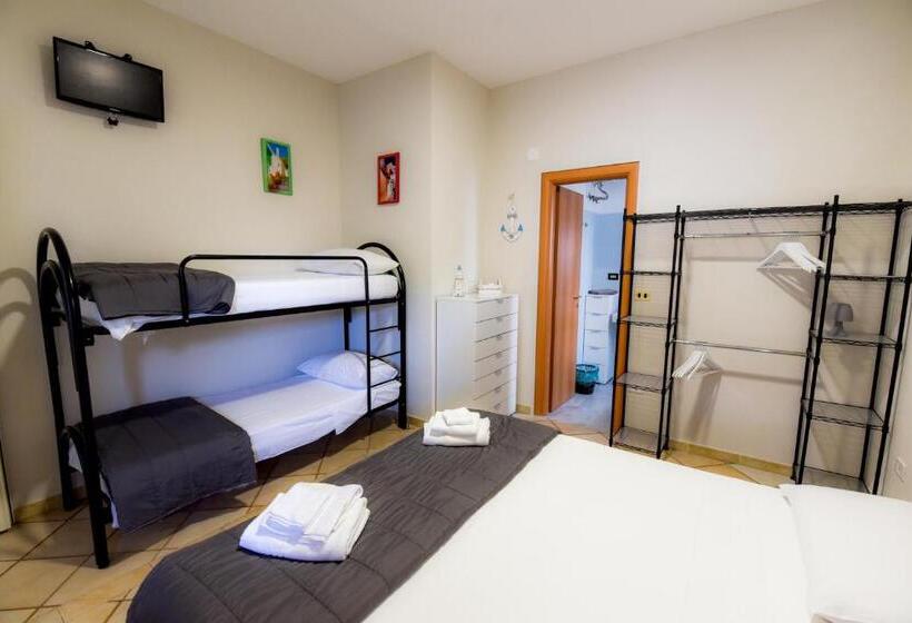 Четырехместный Номер Стандарт, B&b Macchia Mediterranea