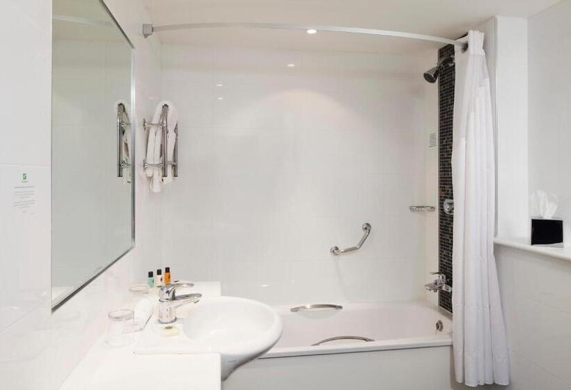 اتاق اجرایی با تخت بزرگ, Clayton Hotel Belfast City