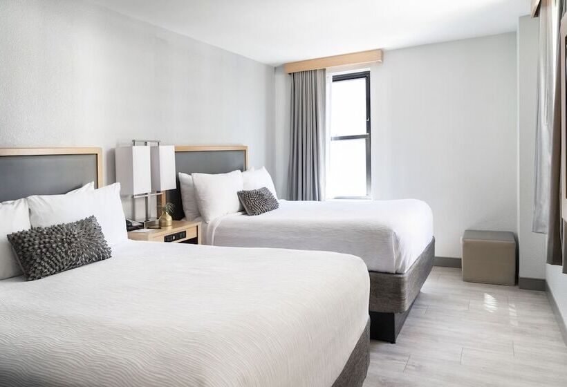 غرفه قياسيه سريرين مزدوجين, Saint Clair   Magnificent Mile