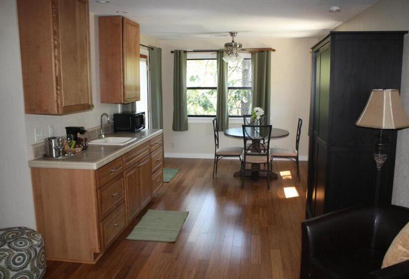 Номер Deluxe Кровать Кинг, The Inn At Shasta Lake