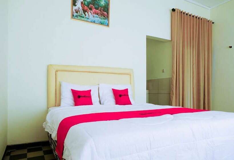 Номер Deluxe, Reddoorz Near Stab Syailendra Kopeng