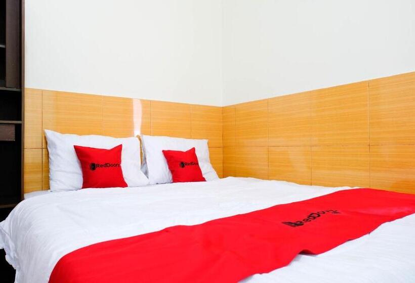 Семейный Номер, Reddoorz Near Stab Syailendra Kopeng