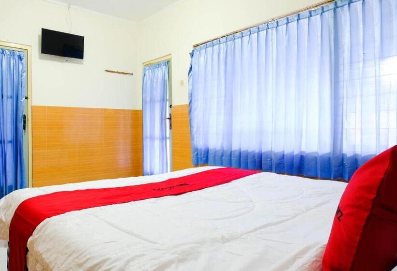 Номер Deluxe, Reddoorz Near Stab Syailendra Kopeng