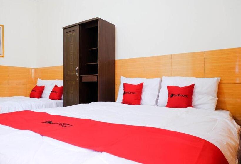 Люкс, Reddoorz Near Stab Syailendra Kopeng