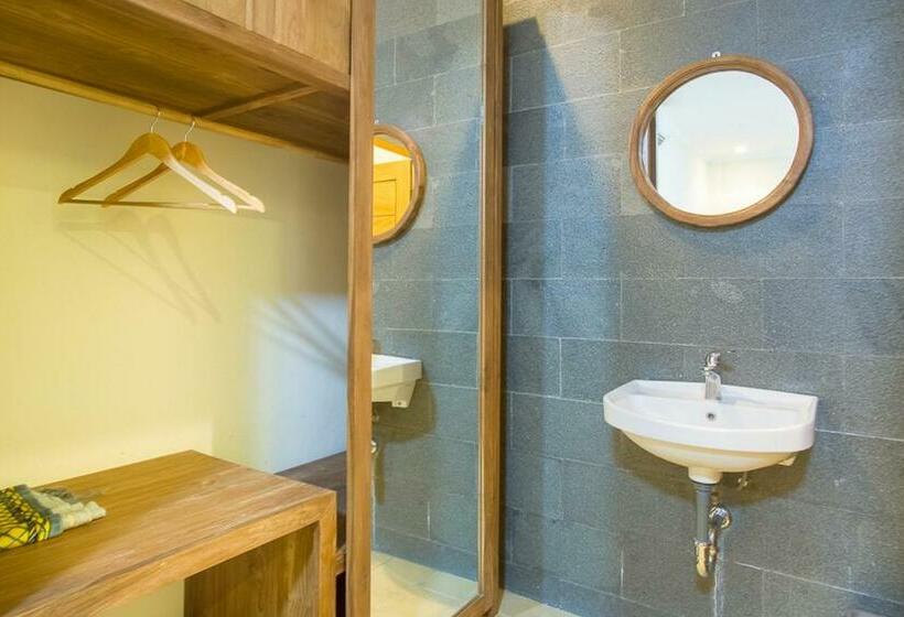 Номер Стандарт, Reddoorz @ Letjend S. Parman Pacitan
