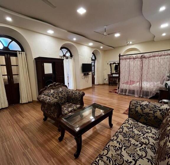 豪华套房, Kstdc Hotel Mayura Pine Top Nandi Hills
