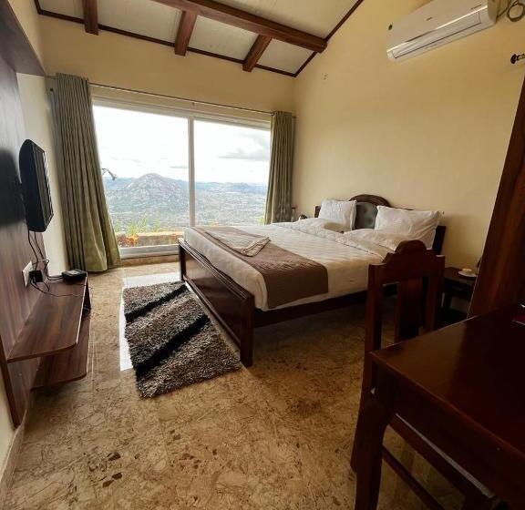 带大床的豪华间, Kstdc Hotel Mayura Pine Top Nandi Hills