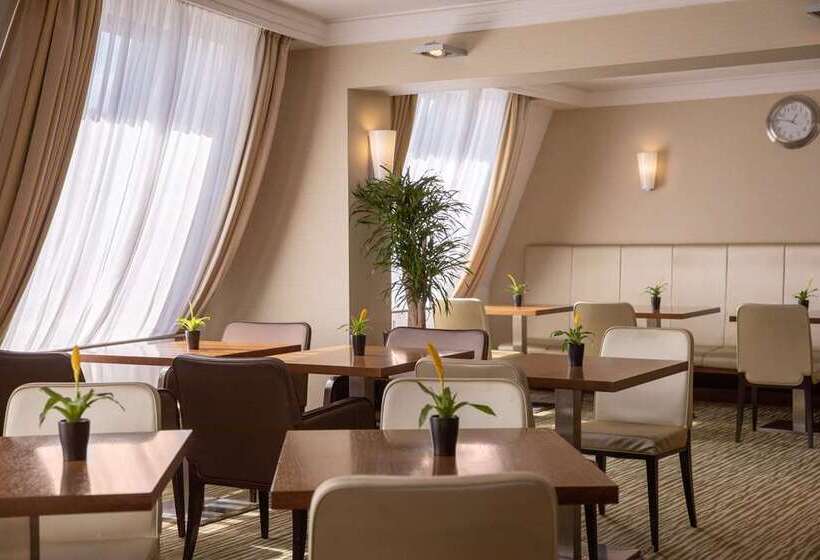 이그제큐티브 룸 킹사이즈 침대, Hilton Vienna Waterfront