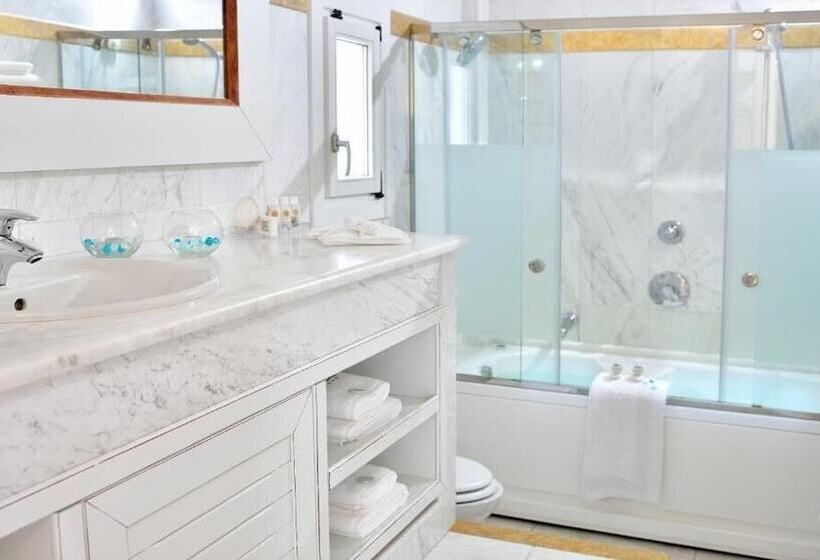 اتاق اساندارد با چشم‌انداز جانبی به دریا, Saint John Hotel Villas & Spa
