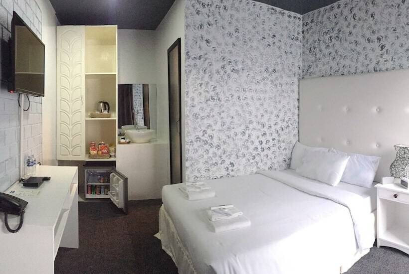 디럭스 룸, Reddoorz Premium At The Grand Peninsula Suites