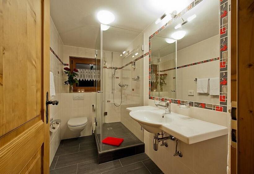 Номер Стандарт Трехместный, La Vallée Hôtel &spa