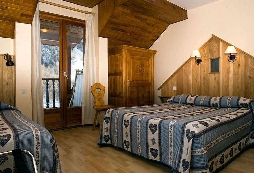 Номер Стандарт Трехместный, Hôtel Spa La Cascade