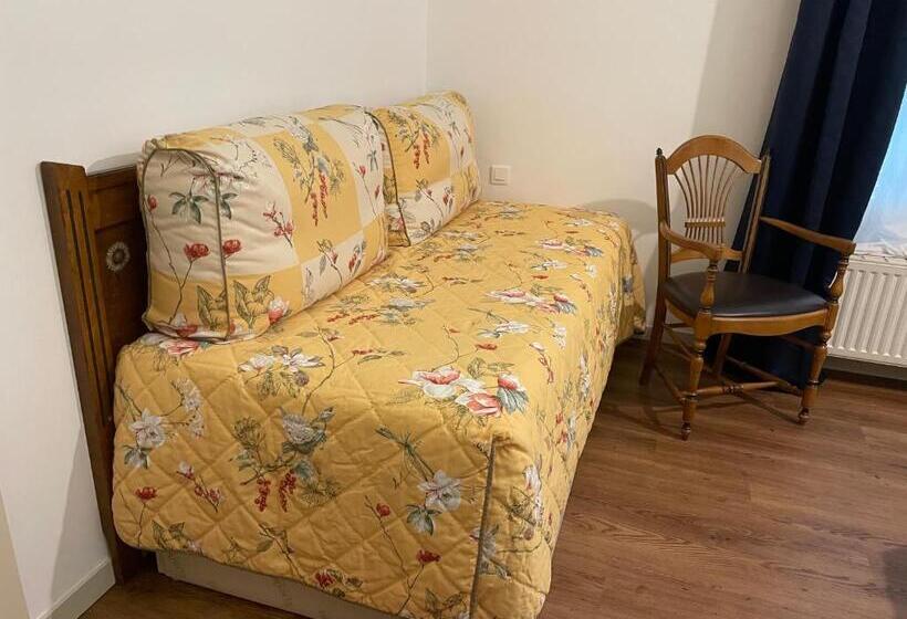 اتاق استاندارد سه نفره, Logis Hôtel De La Tête Noire