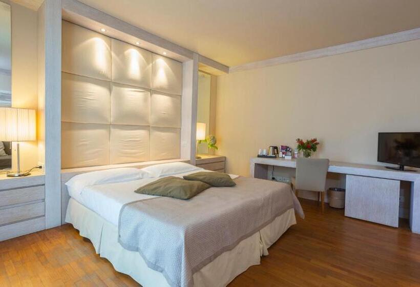 Номер Deluxe, Th Tirrenia   Green Park Resort