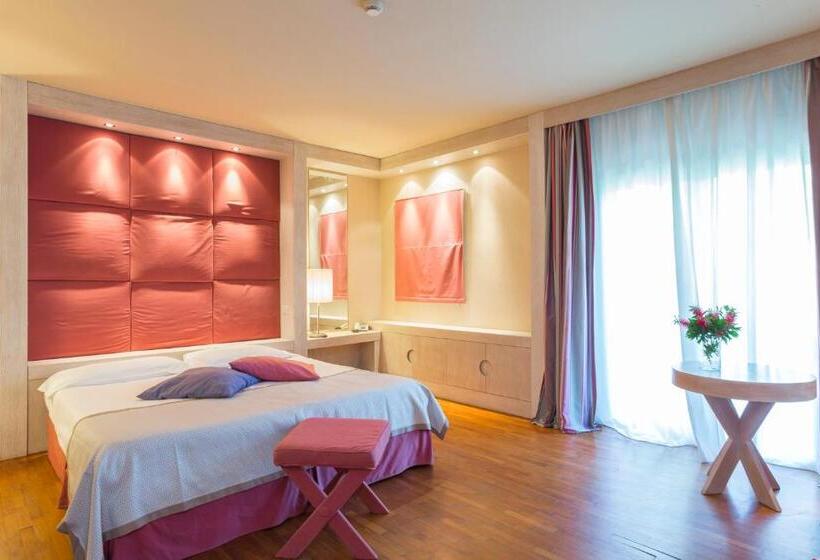 Трехместный Номер Deluxe, Th Tirrenia   Green Park Resort