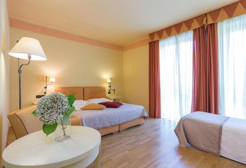 Трехместный Номер Superior, Th Tirrenia   Green Park Resort