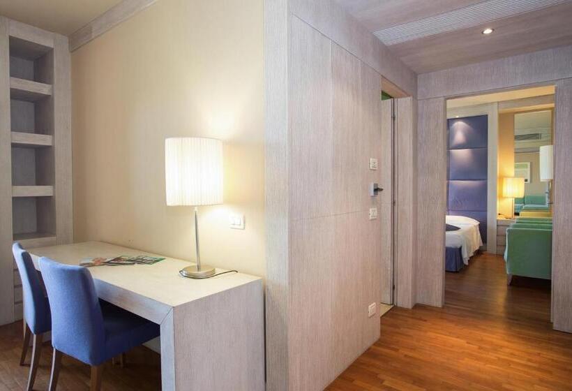 Полулюкс, Th Tirrenia   Green Park Resort