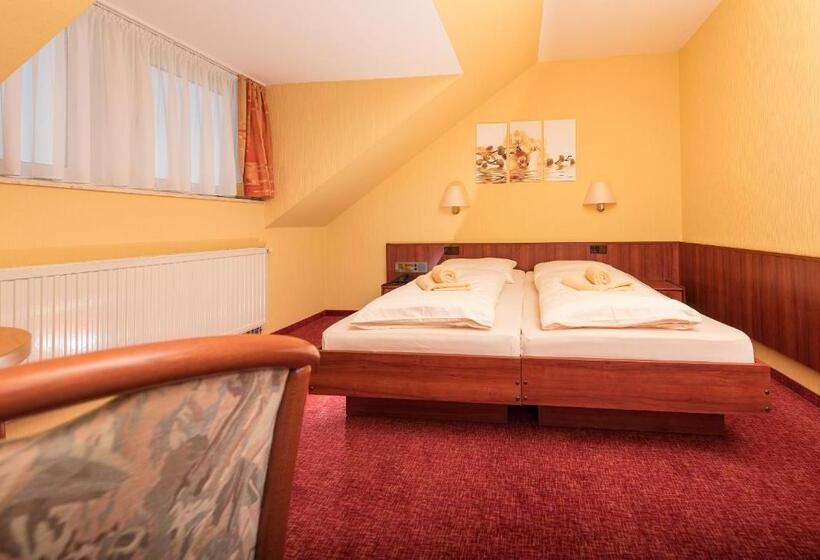 Номер Стандарт Вид на Сад, Berghotel Wilhelmsburg