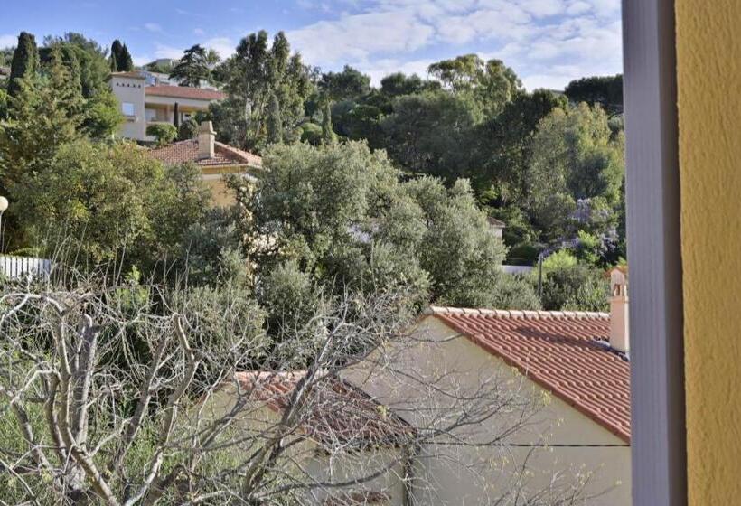 Номер Стандарт Вид на Сад, Hôtel La Petite Bohème