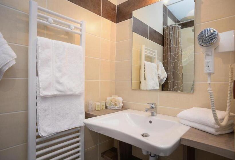 Номер Стандарт Вид на Сад, Logis Auberge De La Sélune