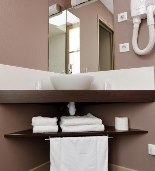 Номер Стандарт Трехместный, Logis Hôtel Le Vert Galant