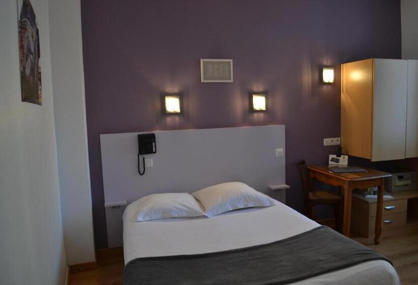 Номер Стандарт Трехместный, Hôtel La Porte Saint Pierre Logis Hôtel Intra Muros